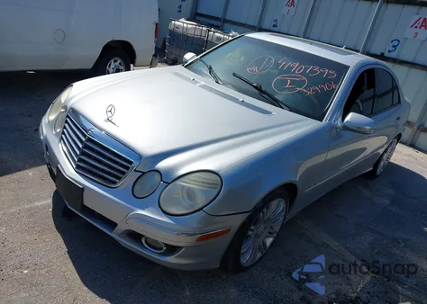 2008 Mercedes-Benz E 550 z USA, uszkodzony, nr VIN WDBUF72X18B329906